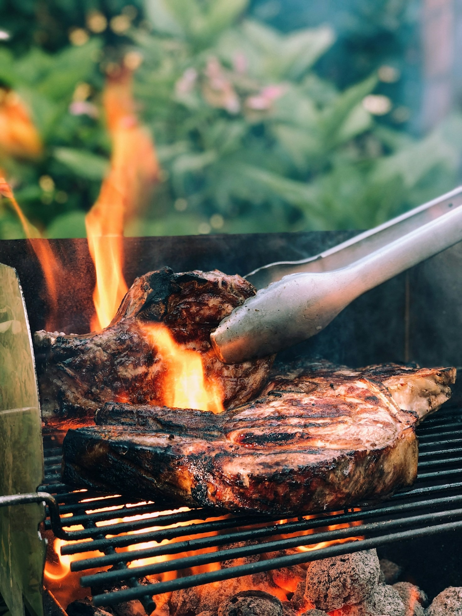 Charcoal vs. Gas Grills: Pros and Cons